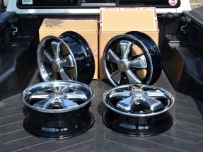 Porsche Fuchs "King Crab" & 6JDeep W/center caps