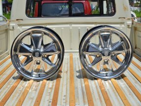 Porsche Fuchs 15x6J Deep W/center caps